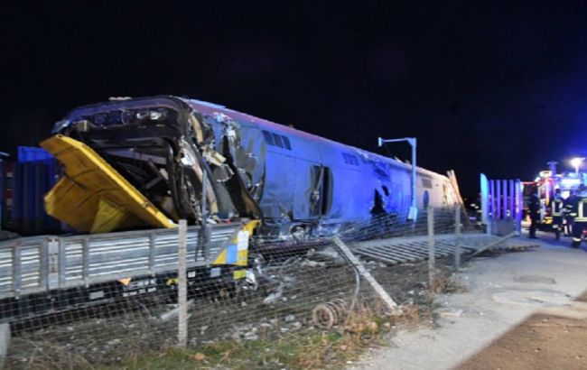 В Италии сошел с рельсов скоростной поезд, погибли два человека и 30 пострадали