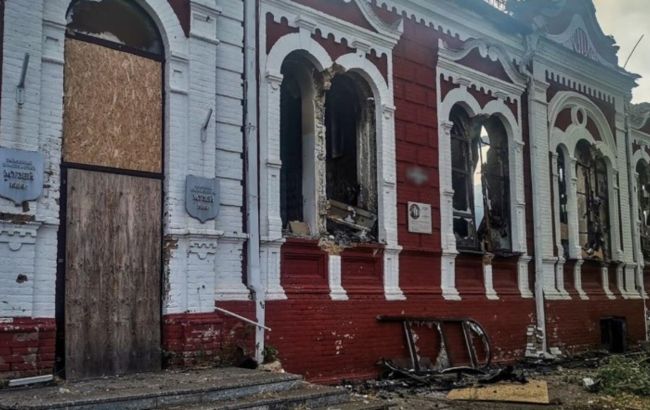 Музей Махно разрушен обстрелами РФ, а не "ограблен" украинцами, - ЦПД