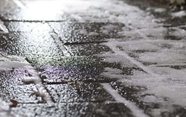 Рятувальники попередили про сильну ожеледицю вранці