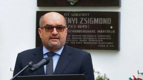 Суд заарештував майно лідера "Партії угорців України"