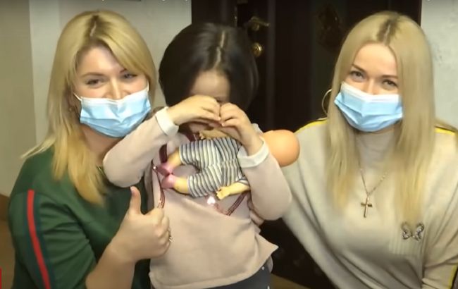 5-річна українська Рапунцель продала свої коси, щоб допомогти онкохворому хлопчику (відео)