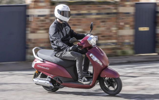 Что выбрать для лета: мотоцикл или скутер