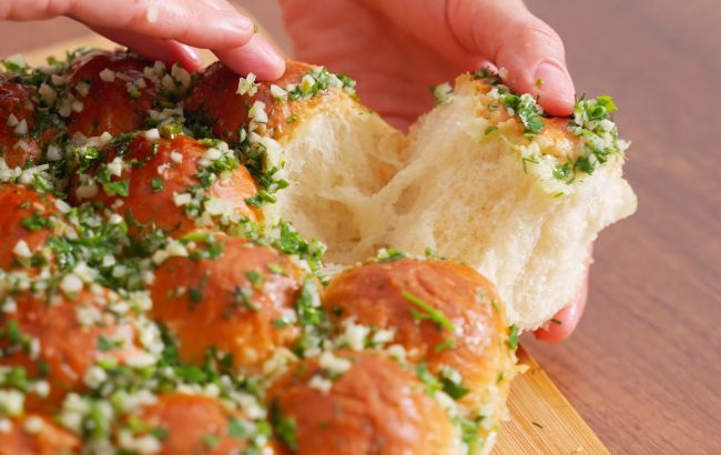 Українські пампушки з часником: секрет з тістом, про який мало хто знає