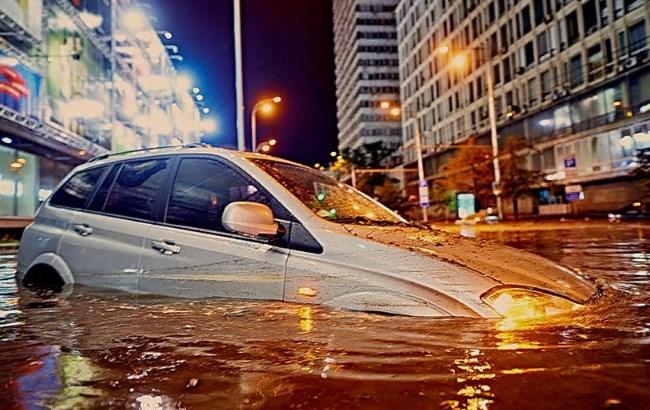 "Україна - морська держава": з'явилися яскраві кадри нічного потопу в Києві (фото, відео)