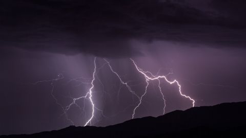 На Скандинавские страны обрушился мощный шторм: эвакуированы сотни людей