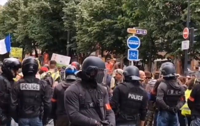 Во Франции "желтые жилеты" снова вышли на протесты
