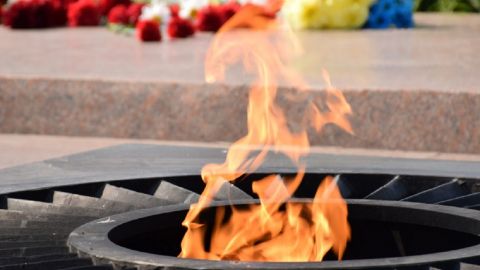 У Миколаєві підлітки задули Вічний вогонь заради популярності в мережі (відео)