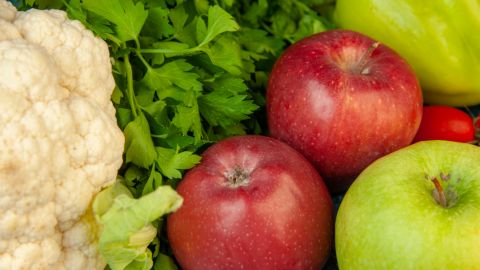 Яблука можуть зіпсувати вам інші продукти: що ніколи не потрібно класти поруч