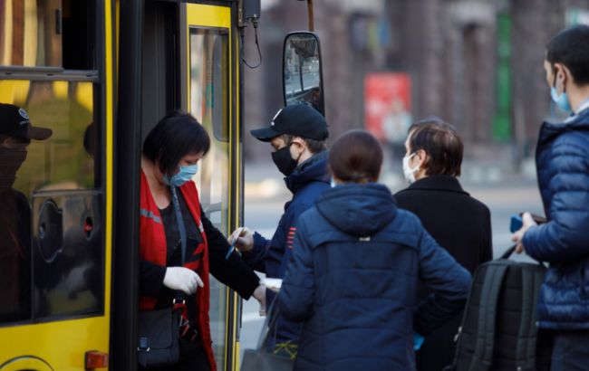 У Києві дозволили перевозити більше пасажирів в громадському транспорті