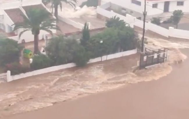На Испанию обрушилось мощное наводнение