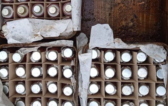 На колишніх позиціях росіян у Київській області місцеві жителі знайшли ящик із боєприпасами