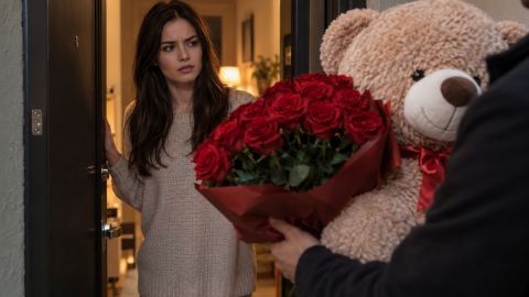Огромные игрушки и 101 роза: украинцы в Threads назвали "красные флажки" в начале романтических отношений