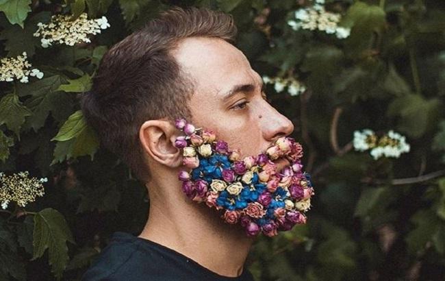Новий тренд: бородаті чоловіки вражають весняною прикрасою (фото)