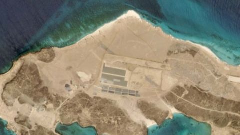 На ключевом маршруте поставок нефти нашли военную базу, - AP