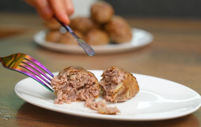 Простий спосіб обсмажування, який зробить ваші котлети пишними, соковитими і рум'яними