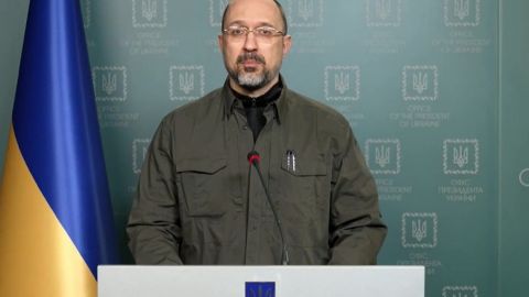 Кабмин разрешил контролировать цены на социальные продукты, лекарства и топливо