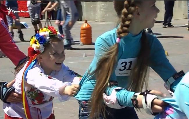 Маленькая крымчанка в вышиванке покорила соцсети