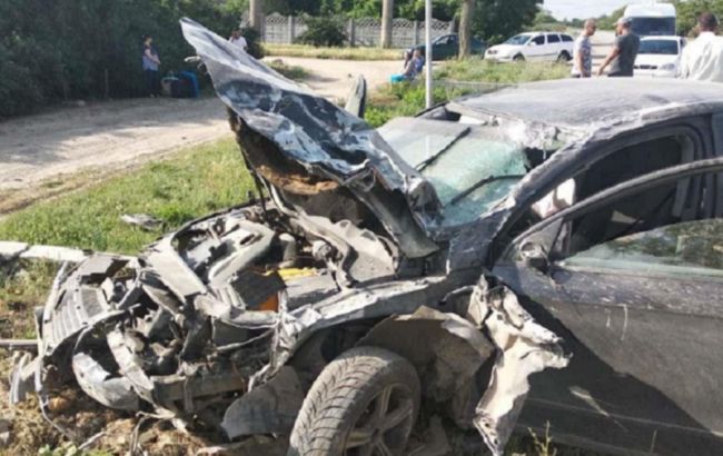 В Херсонской области водитель въехал в остановку, двое погибших