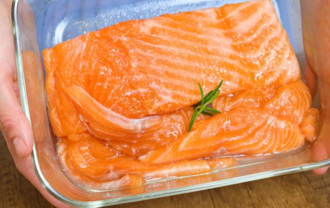 Солим быструю красную рыбу по лучшему рецепту: всего час и на стол!