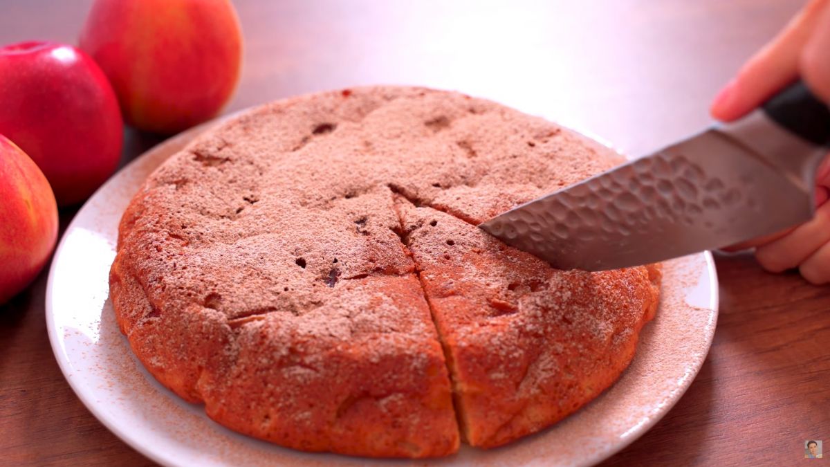 Яблочный пирог на скорую руку: все смешал — и в духовку, тает во рту