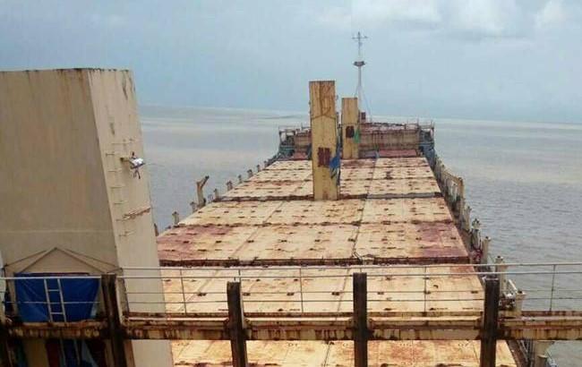 "Не было ни моряков, ни товаров": на побережье Мьянмы "выбросило" корабль-призрак (фото)