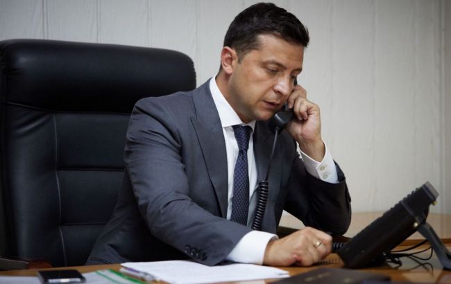 Зеленский хочет застраховать учителей на случай болезней