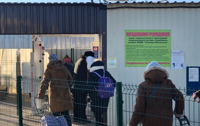 За месяц КПВВ на Донбассе пересекли более 40 тысяч человек