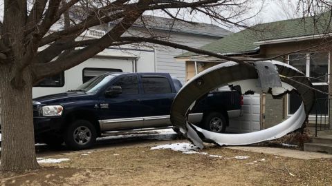 В США у Boeing оторвался двигатель, обломки упали на жилой район