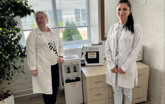 Фонд Ахметова поздравил медиков с профессиональным праздником