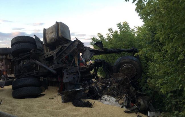 В Одесской области при столкновении двух грузовиков погибли трое людей