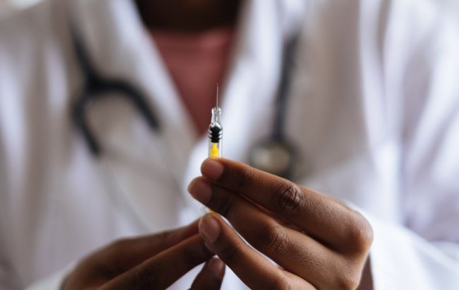 "Чтобы хватило другим": ВОЗ призывает развитые страны замедлить COVID-вакцинацию
