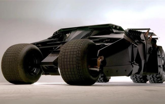 Бэтмобиль Tumbler превратили в серийное авто: опубликованы цены и официальные фото