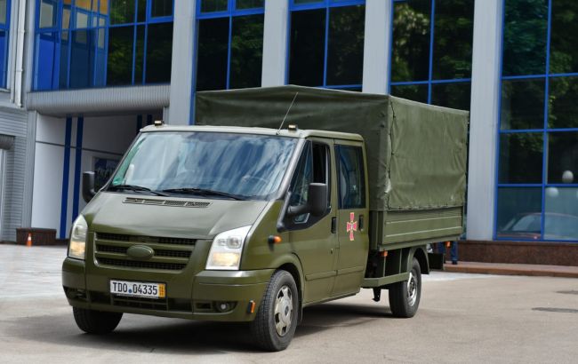 ФК "Динамо" передал авто на нужды военных