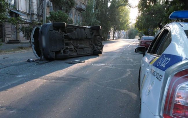 В Киеве перевернулся микроавтобус