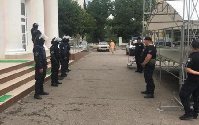 Полиция взяла под охрану округа в Северодонецке и Счастье