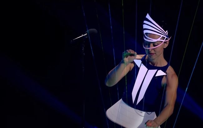 Единственная в мире дива-украинка, играющая на лазерной арфе, показала свое лицо: ее голос знают все и давно