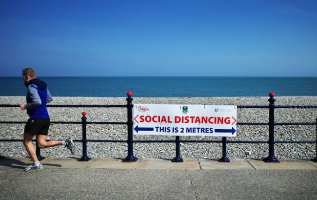 На тлі пом'якшення карантину в Барселоні відкрилися пляжі