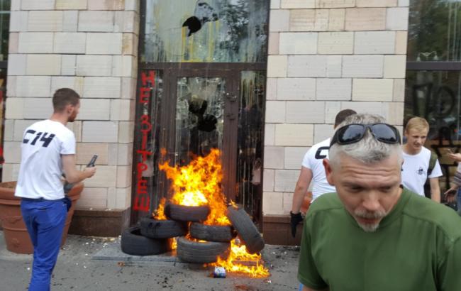 Погром и горящие шины в Киеве: Скандал с граффити времен Майдана достиг апогея