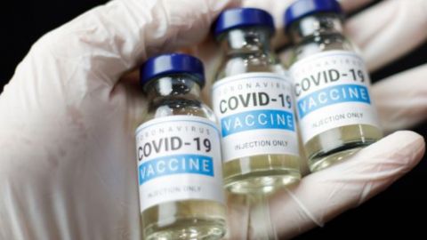 В США обнаружили первую аллергическую реакцию после прививки вакциной Moderna, - NYT