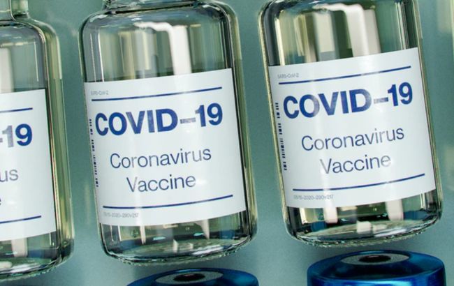 У США фармацевт зіпсував 500 доз вакцини від COVID-19, його заарештували