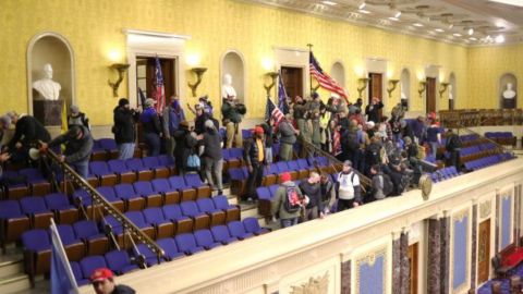 В США задержали пятерых участников штурма Капитолия