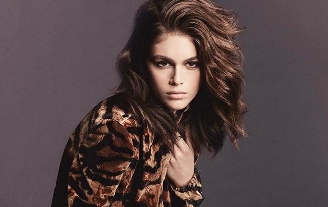 Дочь Синди Кроуфорд в роскошном наряде стала звездой показа Valentino