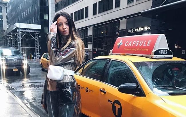 Надя Дорофеева прошлась по Нью-Йорку в модном прозрачном плаще