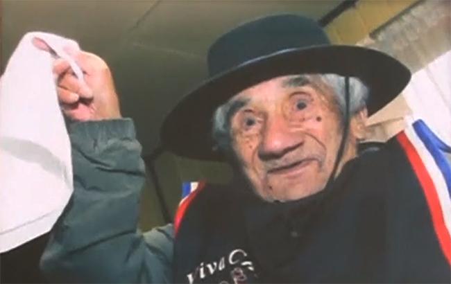 У Чилі дідусь стверджує, що народився 121 рік тому (відео)