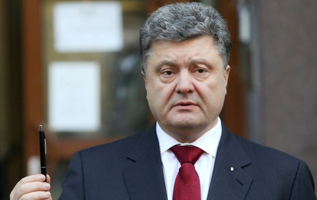 Порошенко пояснив, чому досі не ввів військовий стан