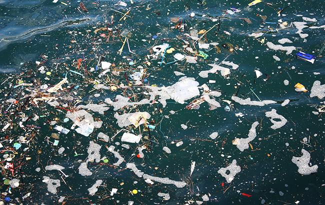 В океанах Земли находится около 268 тыс. тонн пластиковых отходов, - исследование
