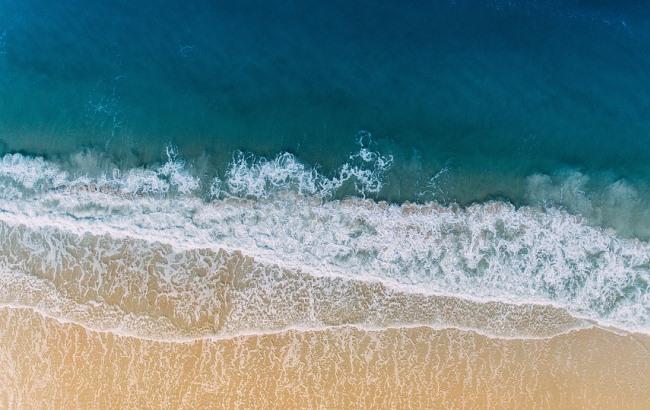 "На лінії вогню": українці відпочивають поруч з окупантами біля Криму (відео)