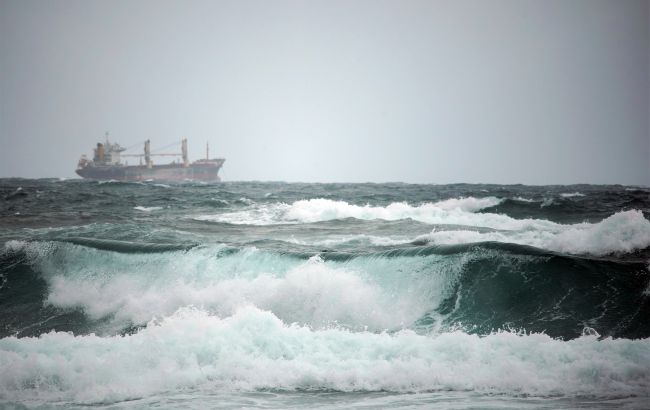 Прямував на допомогу в Тонгу: на австралійському кораблі зафіксували спалах COVID