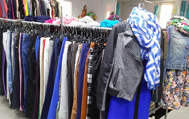 Продають в 5-6 разів дорожче: в мережі розповіли, як українці наживаються на секонд-хендах (відео)