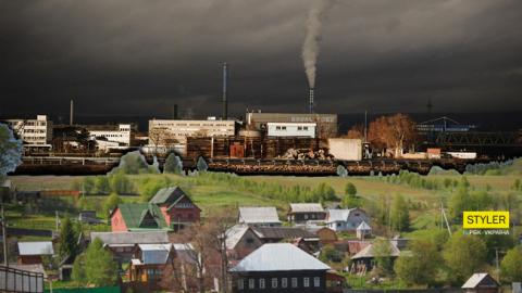 В Житомирській області люди покидають свої домівки через випари сусіднього заводу (відео)